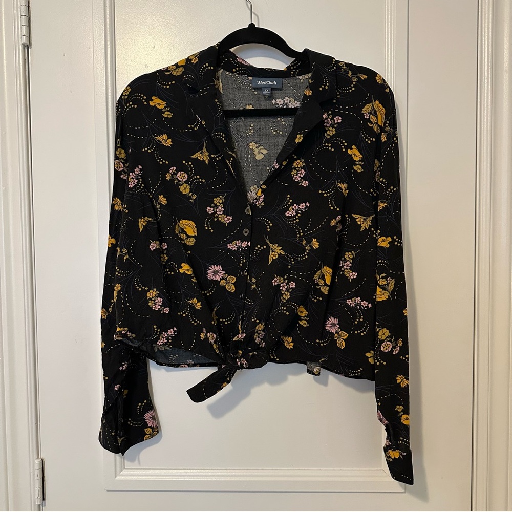 Retro Renewal Cropped Blouse in Black Floral